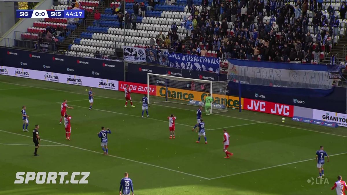 Komise rozhodčích si posvítila na odvolanou penaltu proti Slavii